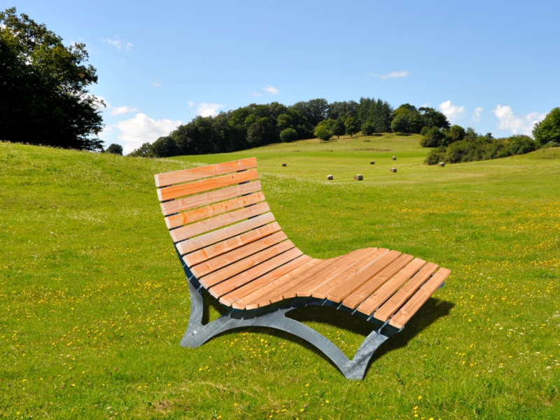 Sonnenliege aus Lrchenholz – Elegante Wellenliege fr Ihren Garten