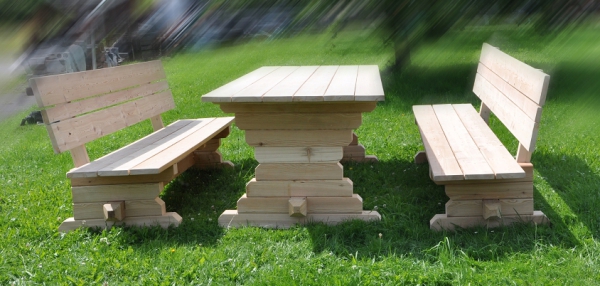 Gartenmöbel Set – Sitzgruppe aus Massivholz (Lärche) Gartenmöbel Set – Sitzgruppe aus Massivholz (Lärche)